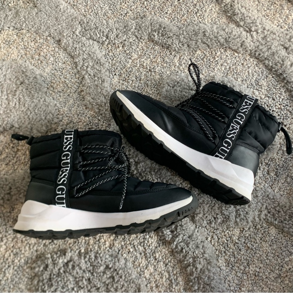 Guess Women’s Snow boots